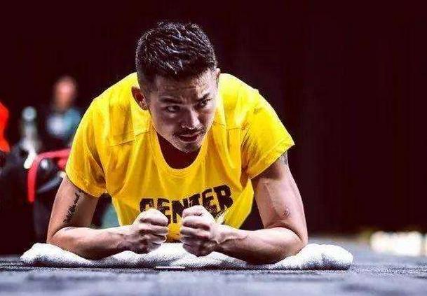 马甲线平板支撑能练成吗,马甲线单单平板支撑可以练出来吗