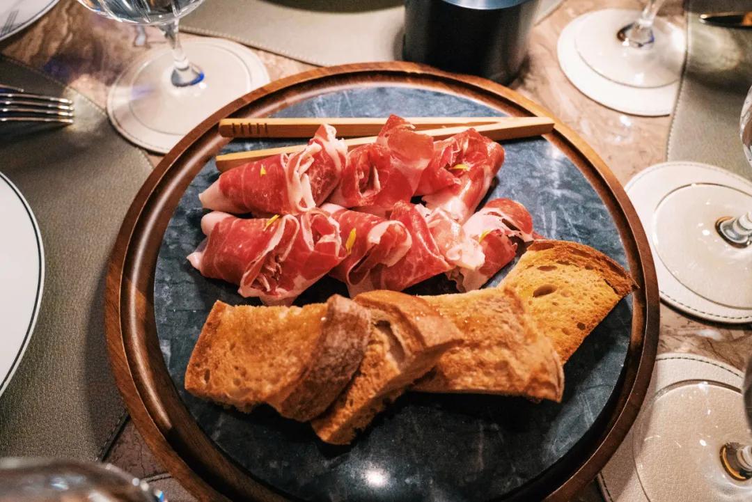 200元住总统套房,200块住酒店吃大餐