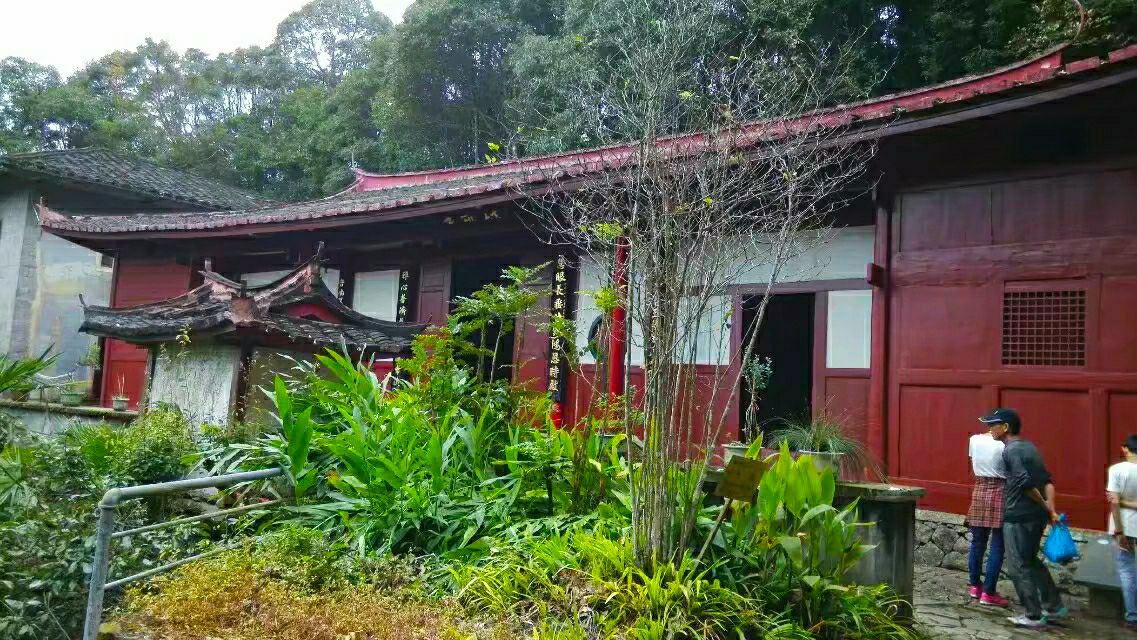 鬼斧神工崖柏,鬼斧神工刺青工作室