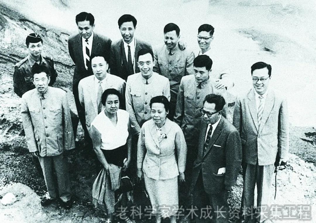 中国著名泌尿外科吴阶平教授,吴阶平泌尿外科学上中下册