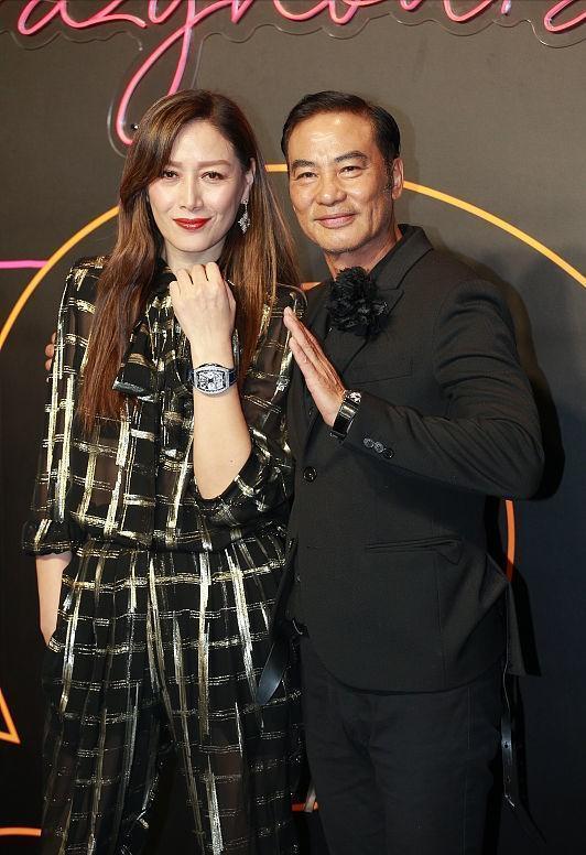 琦琦穿衬衫,52岁琦琦穿衣打扮