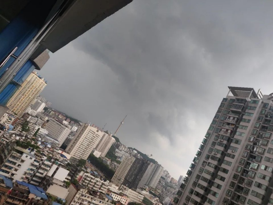 贵阳发布雷雨强风黄色预警,贵阳气象台大雾预警