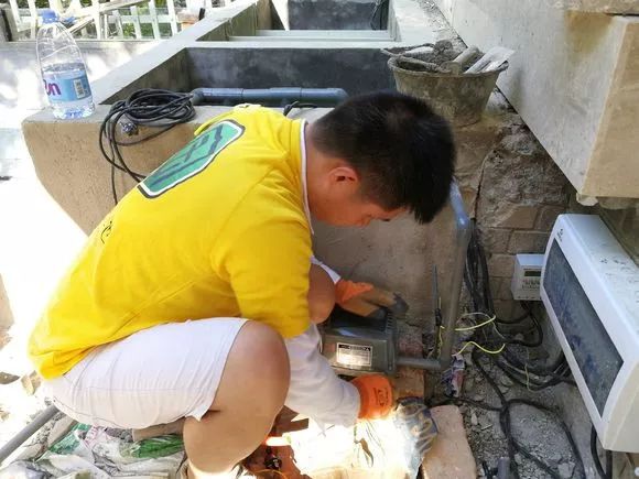 地面上鱼池自动排污过滤施工方法,鱼池过滤系统怎么实现自动排污的