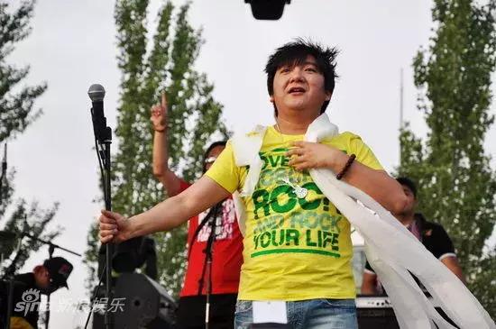 庞龙留校当老师，王蓉被曝精神问题：那些年的神曲歌手都去哪了？