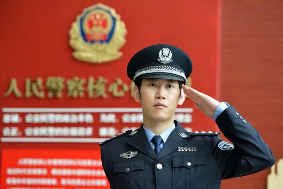 重庆公安英模事迹展播|公安“保尔”陈冰：用单手书写忠诚