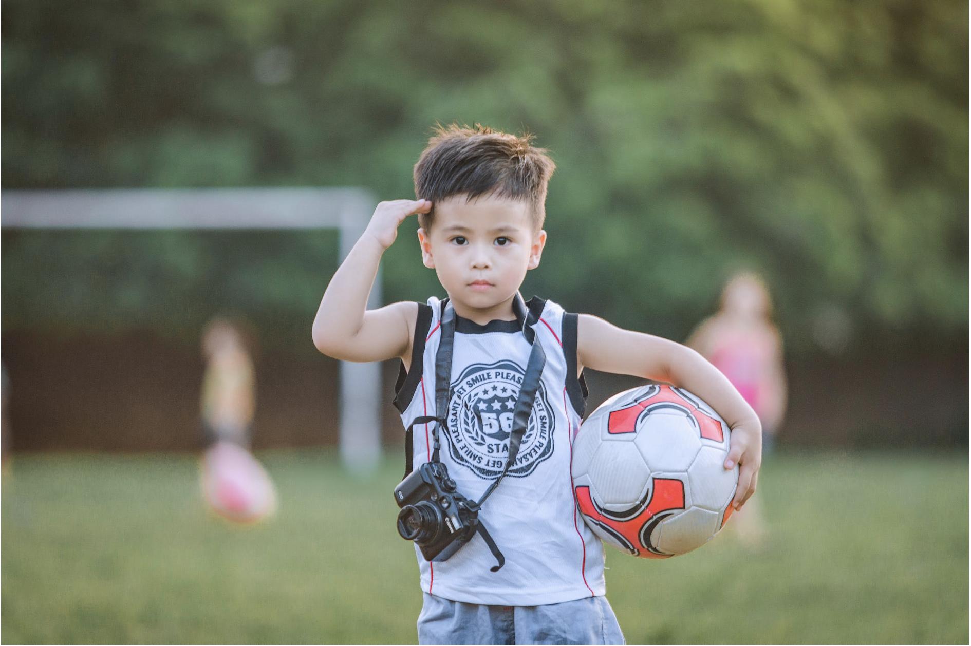 面对孩子不听话时怎样教育孩子,对于调皮不听话孩子的教育方式
