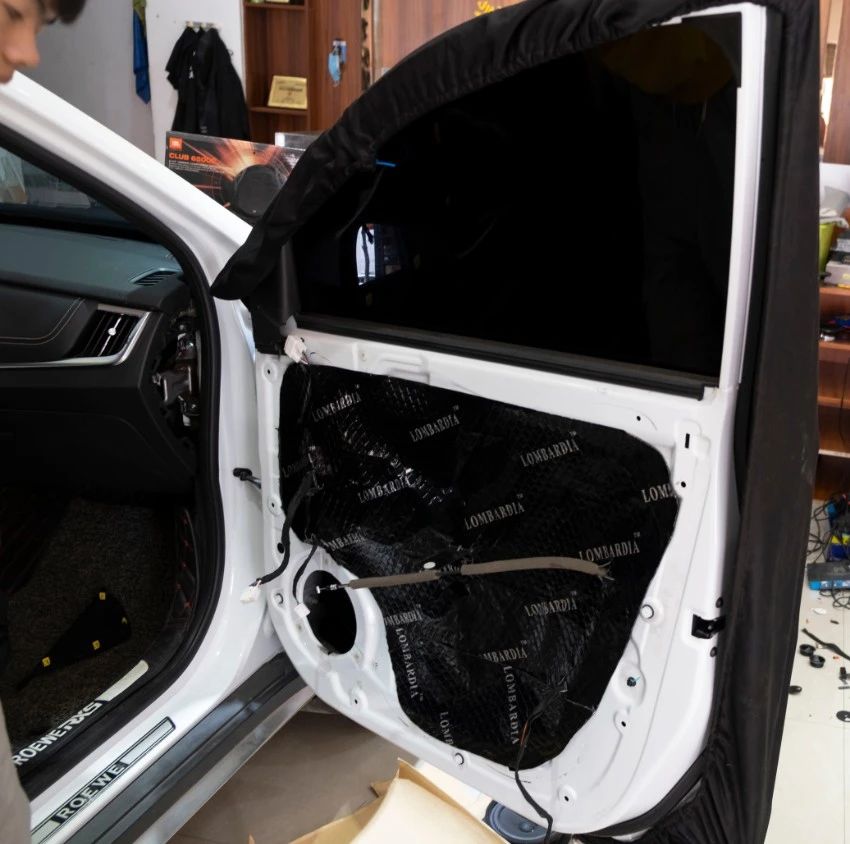 荣威rx5音响改装哈曼卡顿最佳效果,荣威rx5音响改装费用