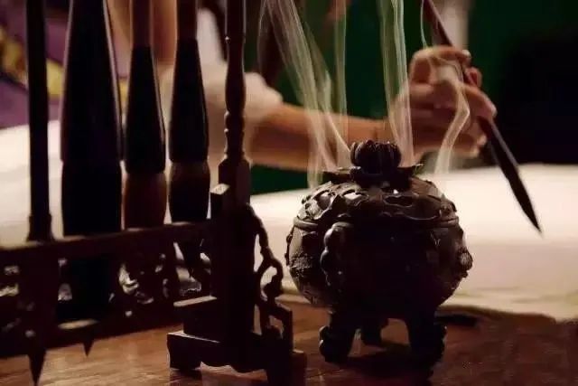 一个家庭的衰败从不好好说话开始,一个家庭走向衰败的三种征兆