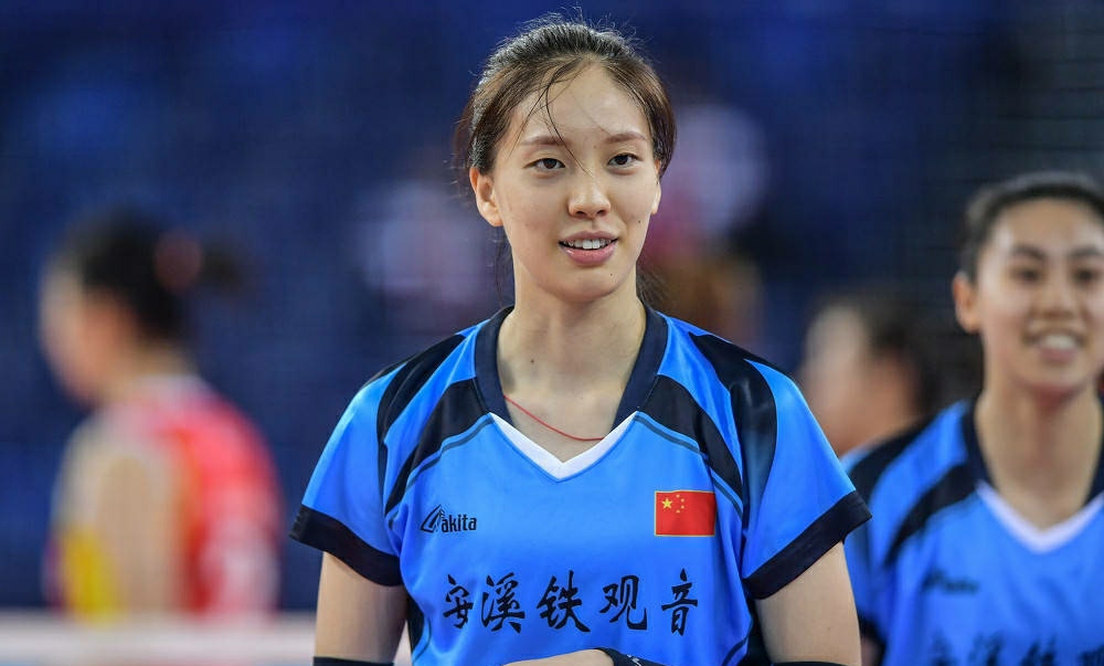 排球郑益昕三换二,女排郑益昕长相