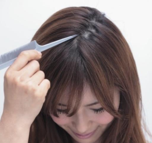 头发老是细软塌怎么办,头发扁塌油腻怎么解决