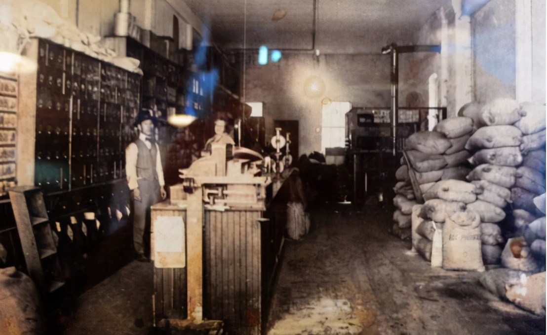 星巴克的logo为什么一直是tm,为什么有些星巴克是红色logo