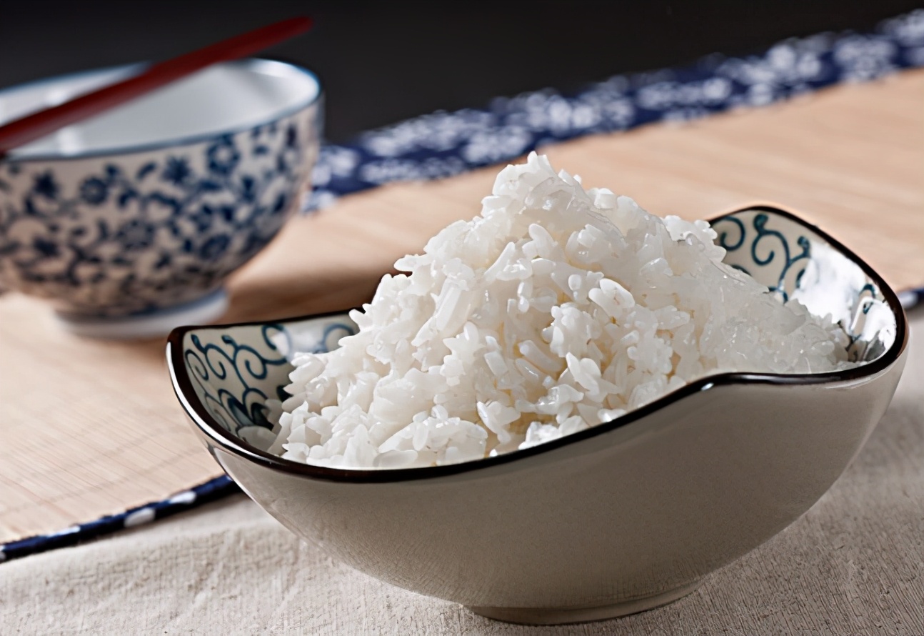 蒸米饭不要再加水了,蒸米饭淘米后不要直接加水