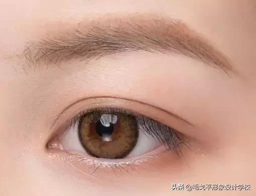 眼线一画上就晕染,眼线一笔画完视频