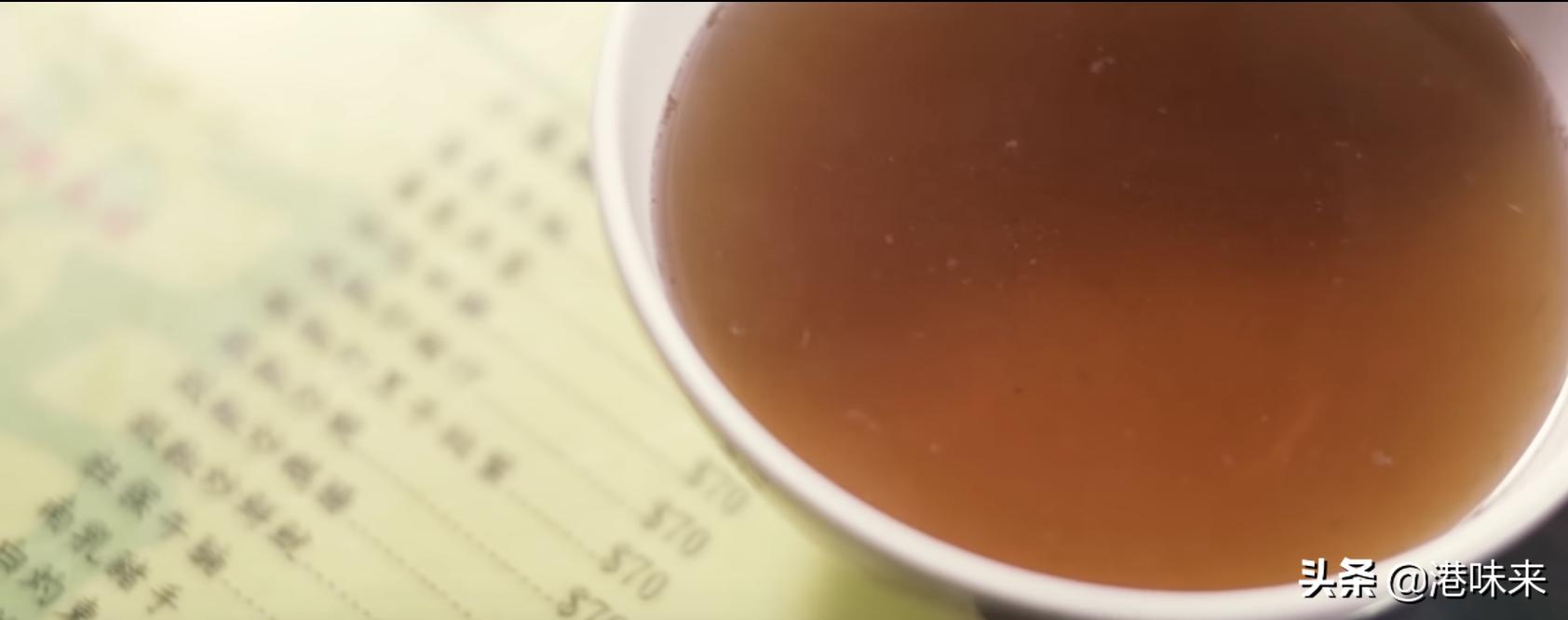 客人没钱老板直接请吃饭，打拼37年拥5间店云吞面照卖29港币