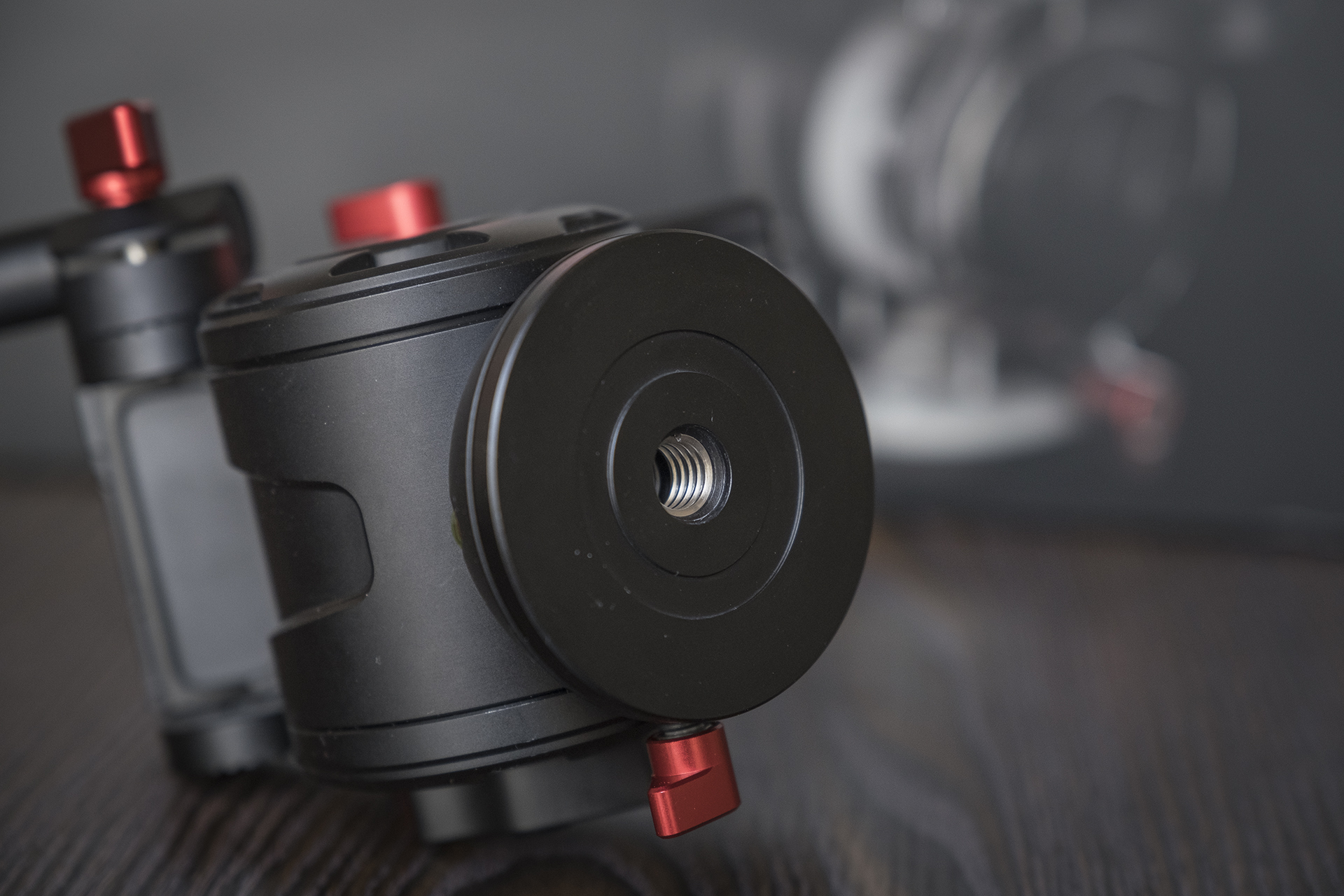 聚目开箱丨明明能靠脸，偏要拼才华——印迹COBRA2代独脚架开箱