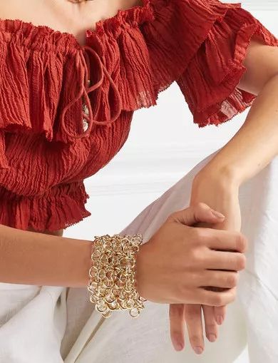 我太太太难了！项链戴在脖子上还做错了？