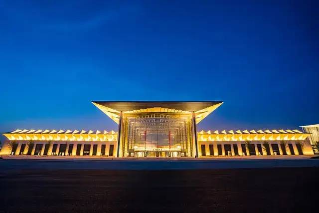 西安国际足球中心展示中心,西安国际足球中心夜景