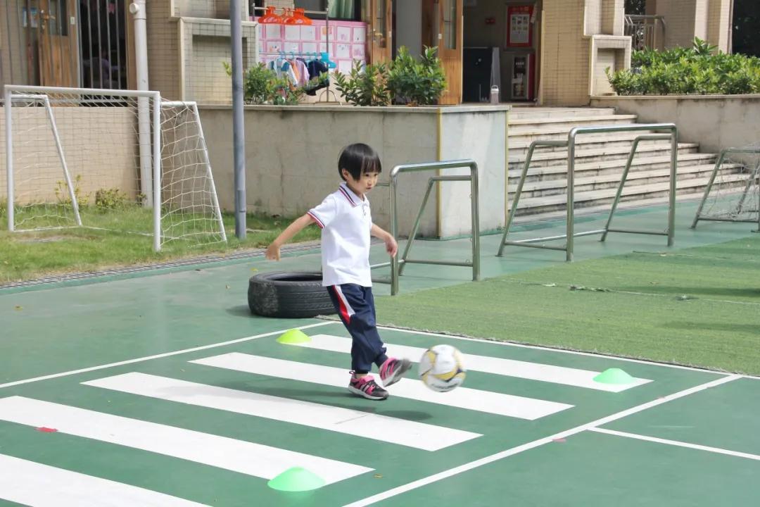 广州雏鹰幼儿园女老师,雏鹰宝贝幼儿园