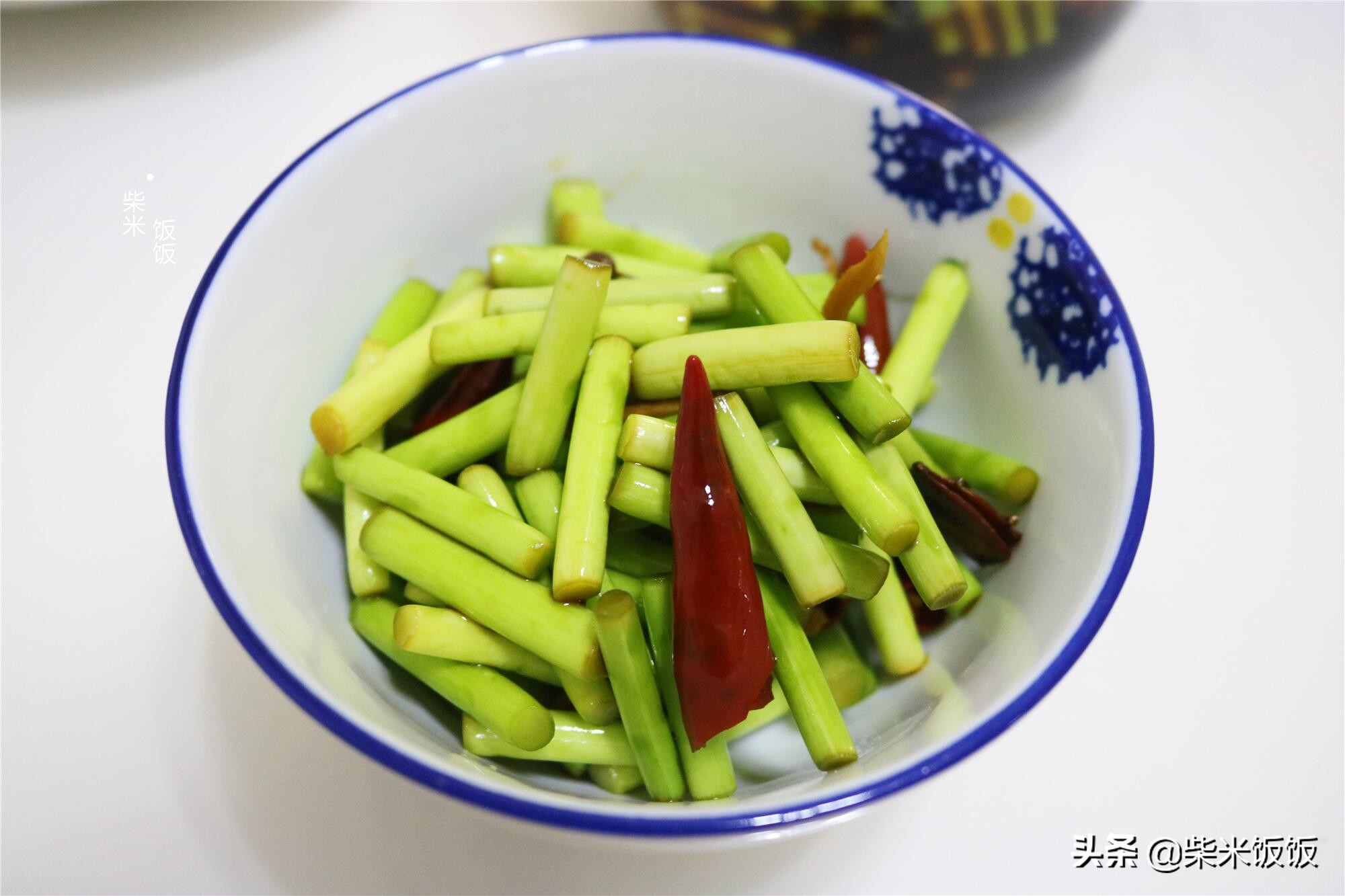 腌蒜苔1斤蒜苔放多少盐多少糖,腌蒜苔10斤蒜苔放多少盐
