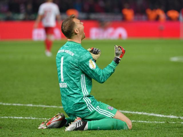 德国杯决赛让人眼花缭乱，但低迷一季的诺伊尔终于脱颖而出