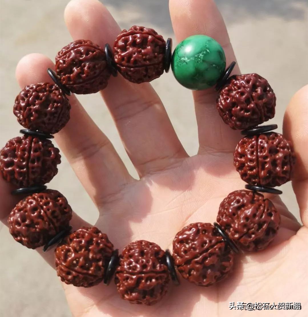 最容易盘出包浆的手串,盘玩包浆后变黑的文玩