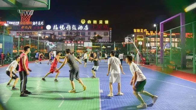 【风尚行】新亚洲体育城之夜灯光与星空下的城市活力