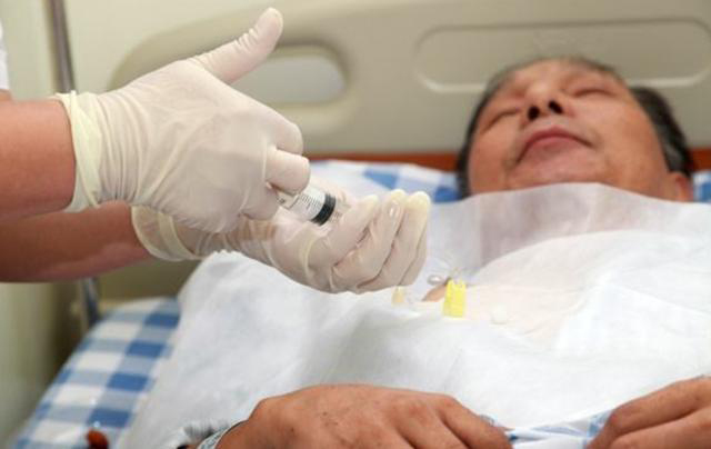 42岁男子查出肠癌放弃治疗,小伙得了肠癌几年后自愈了