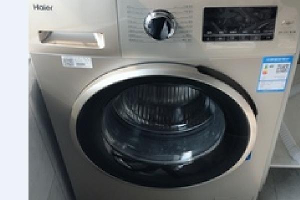 奶奶天天给宝宝穿脏衣服,宝宝一换洗衣服就起疹子