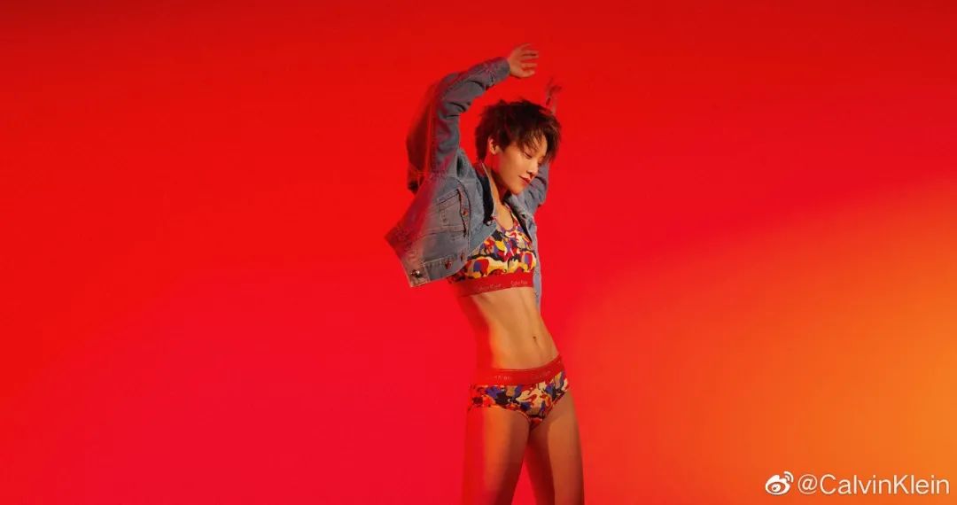 李宇春和刘雨昕私下关系,李宇春刘雨昕穿裙子