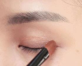 tf28号肿泡眼眼影画法新手,半扇形内双眼影画法新手