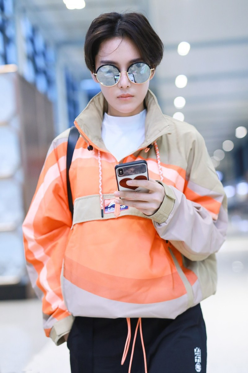 张馨予超勇敢光头造型国际范十足,张馨予致命闪击