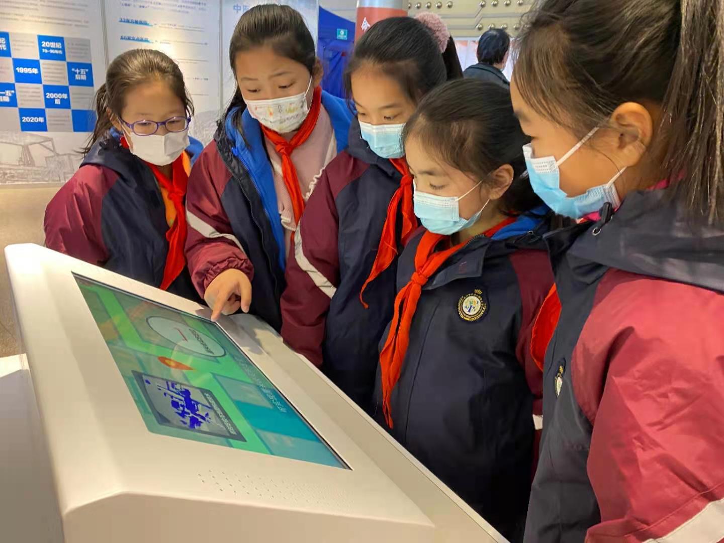 “武汉战‘疫’——抗击新冠肺炎疫情专题展”全国巡展首站在郑州开幕