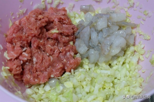 饺子什么馅最好吃现在这个季节,西红柿饺子馅这样调比肉饺子都香