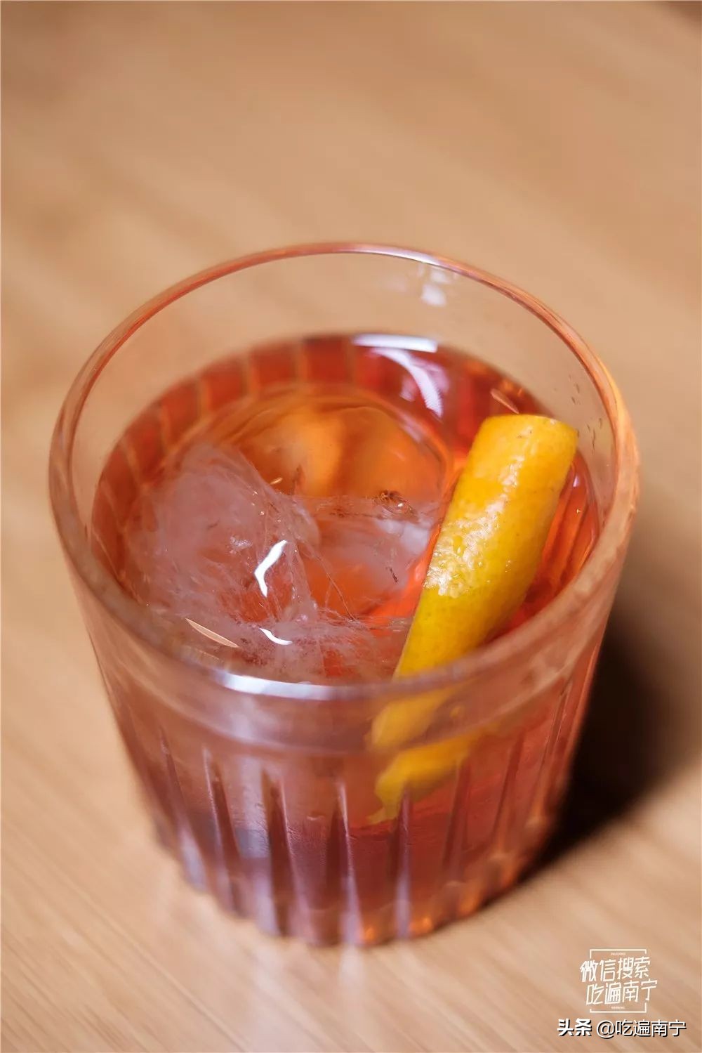 江北大道一家“特别”的酒吧，走进去发现全是外国人