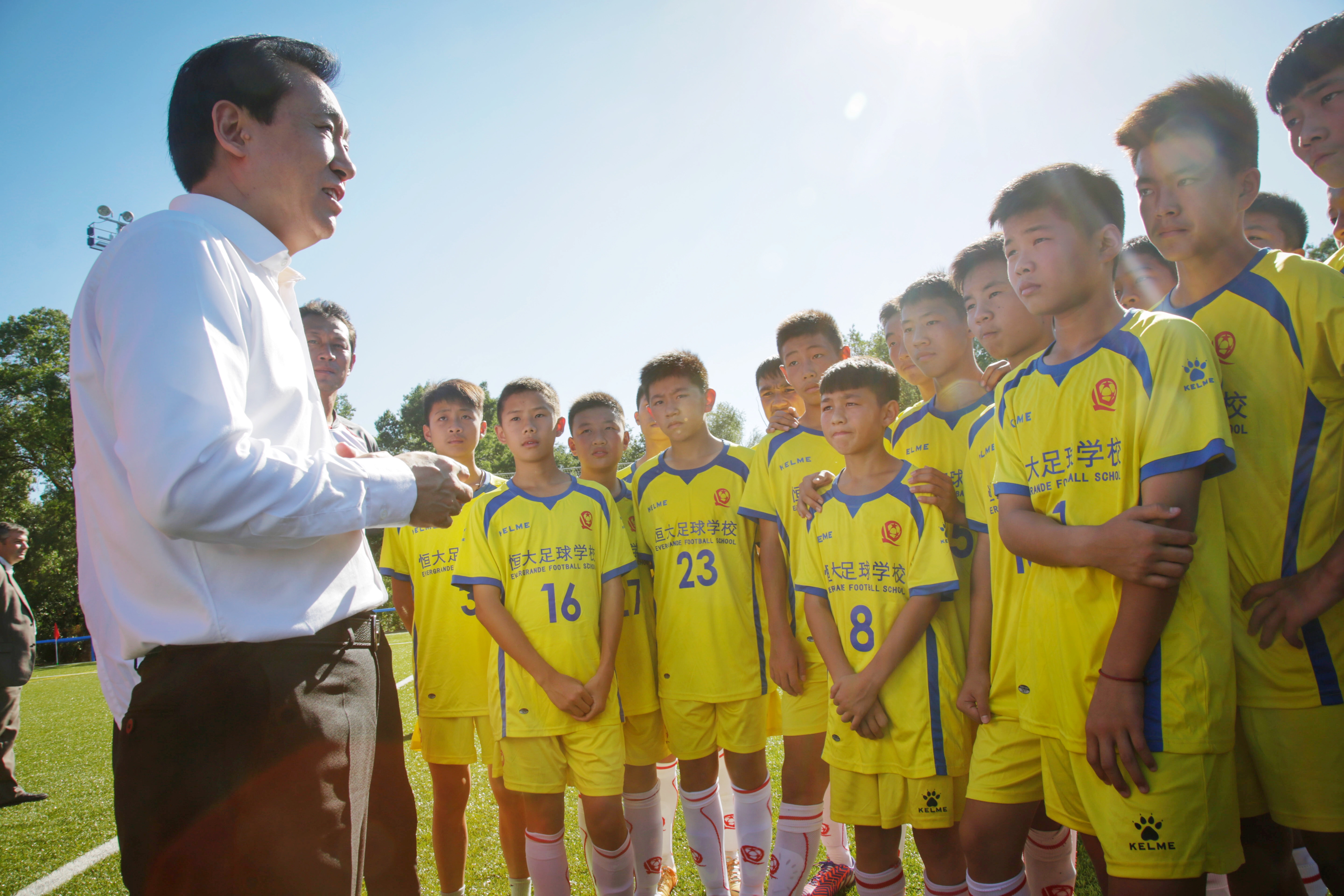 许家印召开恒大足球会议,许家印海外投资