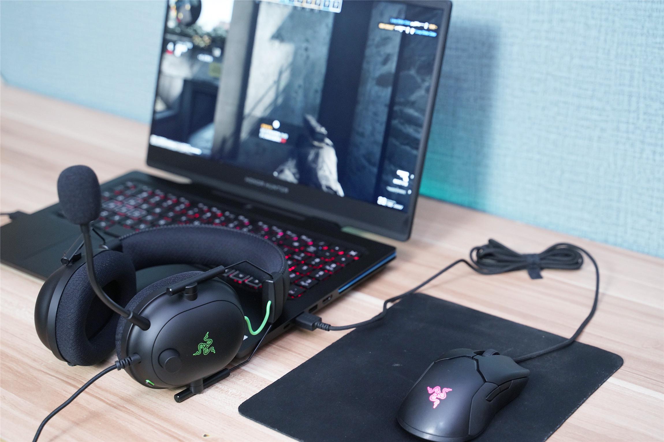 雷蛇旋风黑鲨v2电竞耳机上手,razer雷蛇旋风黑鲨v2x头戴式打csgo