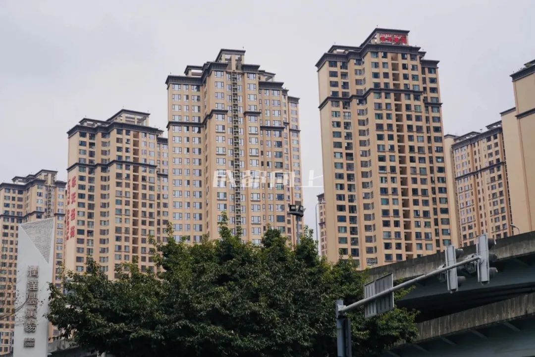 如何让成都变东京？网友：大LOGO收敛点