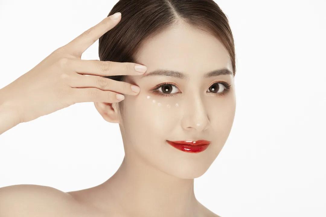 女性眼纹怎么护肤,眼部护肤的正确步骤