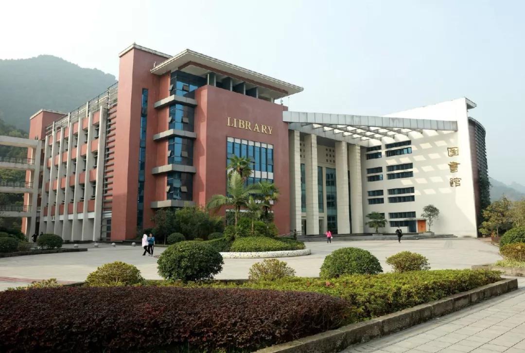 外国语大学英文,外国语大学需要学小语种吗