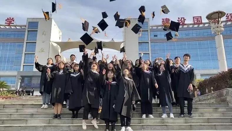 阳光不燥，秋风正好，带你一键解锁咸职的别样风采