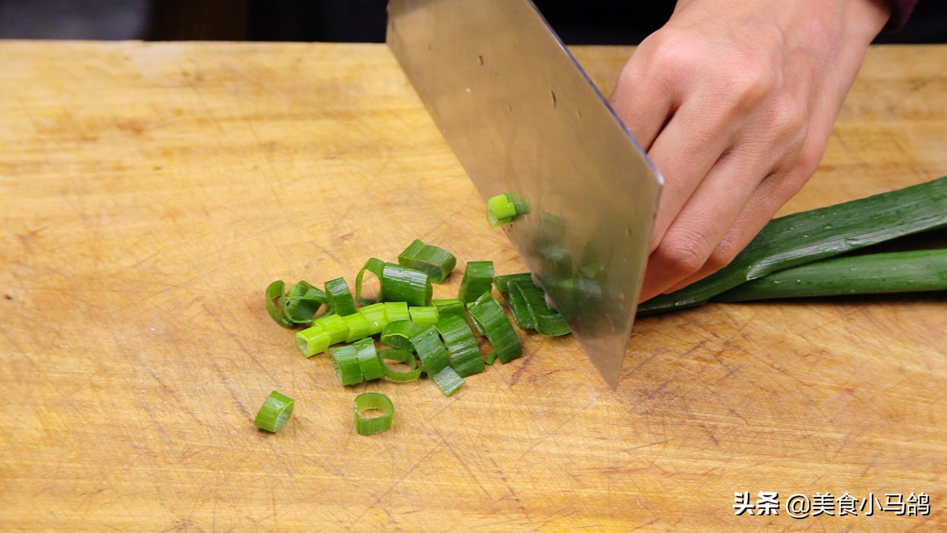 继续清理年货库存,教你做一道颜值爆表的清蒸鱼,晒朋友圈后火了
