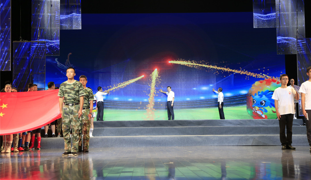 太厉害！这群在雨中跑了1小时的少年们，告诉你这场比赛有多强！