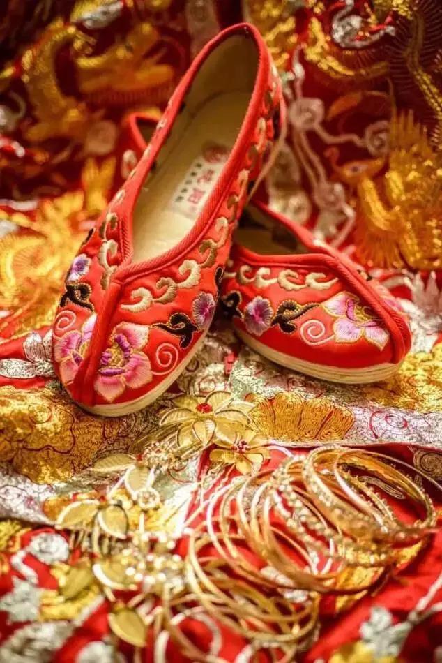 各种各样的手工绣花鞋,手工复古绣花鞋