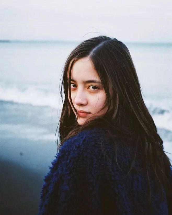 脸型长脖子长适合剪短发,脸型比较小适合剪短发吗