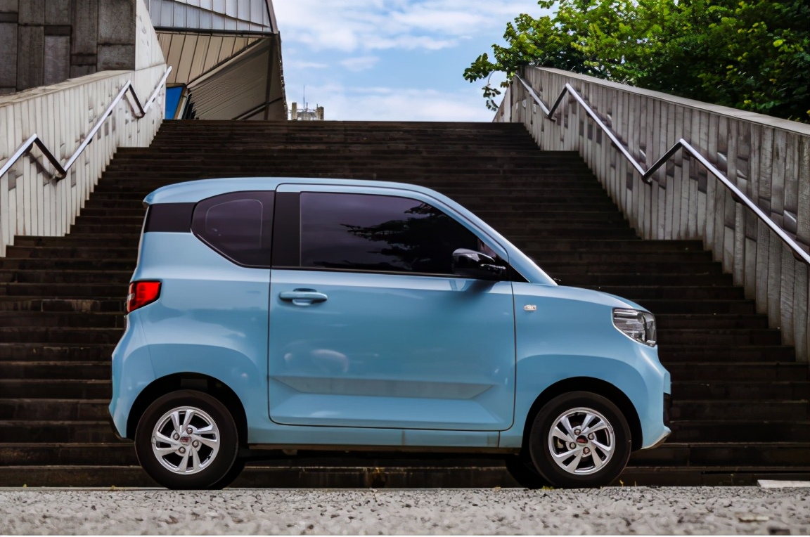 五菱宏光miniev用车指导,宏光miniev夏天充满电需要保温吗