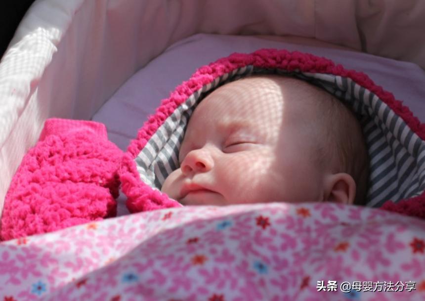 宝宝老爱乱咬东西怎么回事,宝宝喜欢乱咬人怎么办