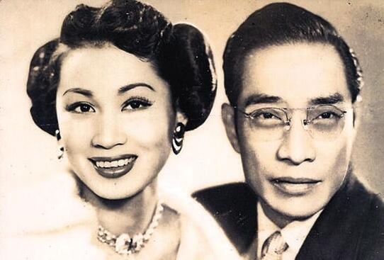 1988年,在大会上“请小平同志不要吸烟”的女人,后来怎样了