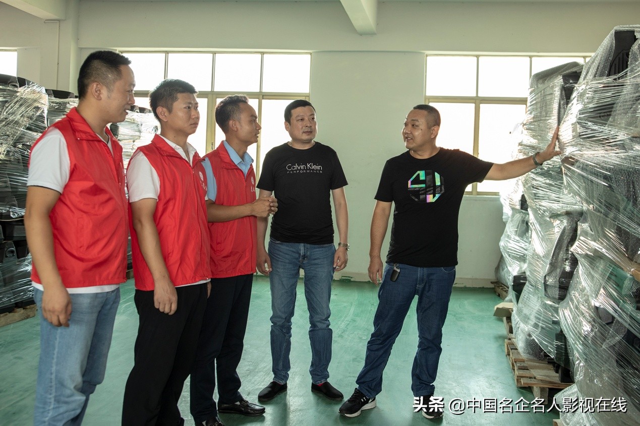 匠人铸金音 创业科普团队走进JBI品牌音响