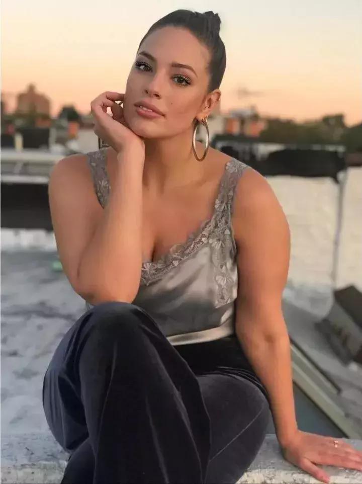 身材高大的160斤的外国超模图文,天使面孔魔鬼身材的超模