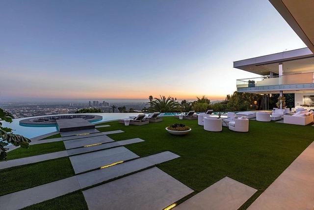 詹姆斯斥资5200万再购买豪宅，内部装饰曝光，豪华似皇宫